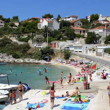 Seaside With A Swimming Pool Mavarstica, Ciovo - 16730 Apartman *