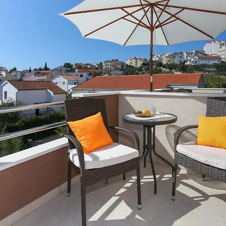 Seaside With A Swimming Pool Mavarstica, Ciovo - 16730 Апартаменты *