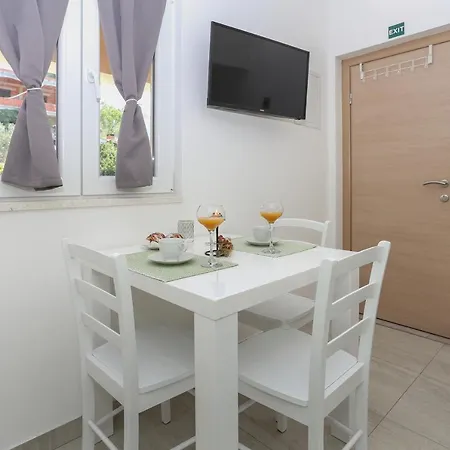 Seaside With A Swimming Pool Mavarstica, Ciovo - 16730 Апартаменты Трогир